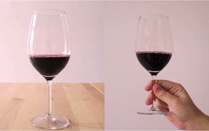 cara memegang gelas wine